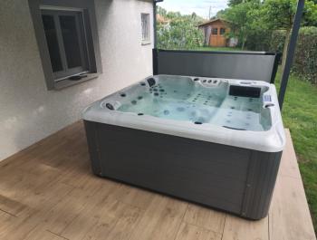 Spa Portofino - 5 Personnes - Jupe du Spa : PVC Gris - Couleur de la cuve : Blanc Marbre