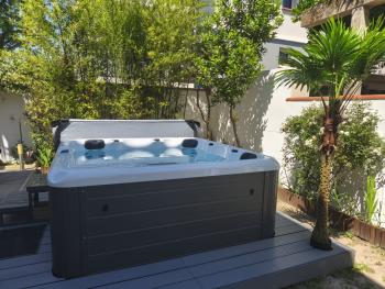 Spa Bahamas - 5 Personnes - Jupe du Spa : PVC Gris - Couleur de la cuve : Blanc Cristal
