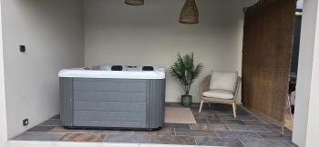 Spa Amalfi - 2 Places - Couleur de la cuve : Blanc Marbre - Jupe du Spa : PVC Gris