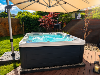 Spa Bornéo - 6 personnes - Couleur de la cuve : Blanc Cristal - Jupe du Spa : PVC Gris