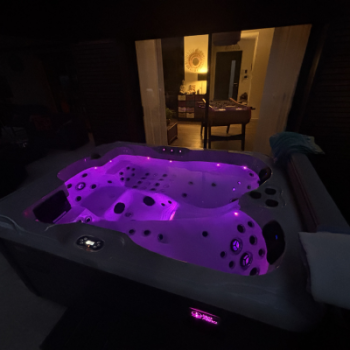 Spa Amalfi - 2 Places - Couleur de la cuve : Blanc Marbre - Jupe du Spa : PVC Gris