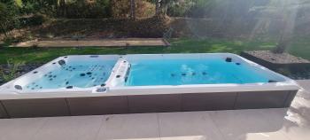 Spa de Nage Apollo - 6 Personnes - Couleur de la cuve : Blanc Cristal - Jupe du Spa : PVC Marron