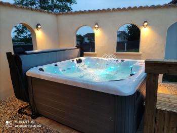 Spa Giglio - 6 Personnes - Jupe du Spa : PVC Gris - Couleur de la cuve : Blanc Marbre